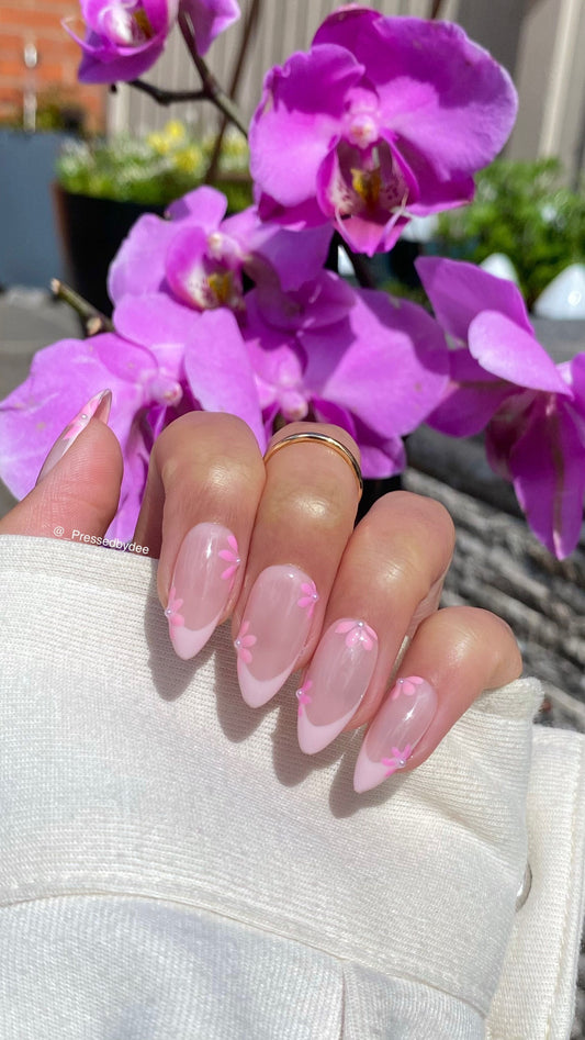 Pearls and Florals - Luxury Press On Nails